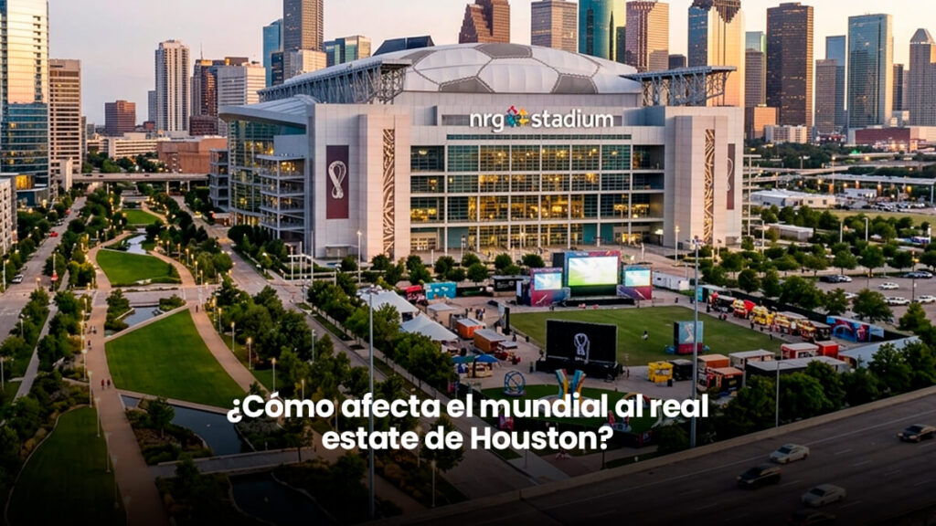 Vista aérea profesional del NRG Stadium decorado para el Mundial 2026, con el desarrollo urbano del Green Corridor y los rascacielos del Downtown de Houston Texas al fondo durante el atardecer.